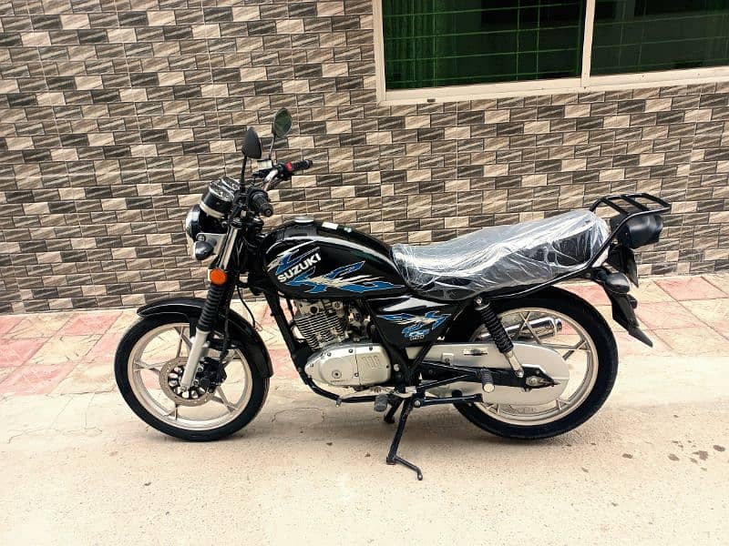 Suzuki GS 150 SE 2022 model 8200 km driven only like new bike 1