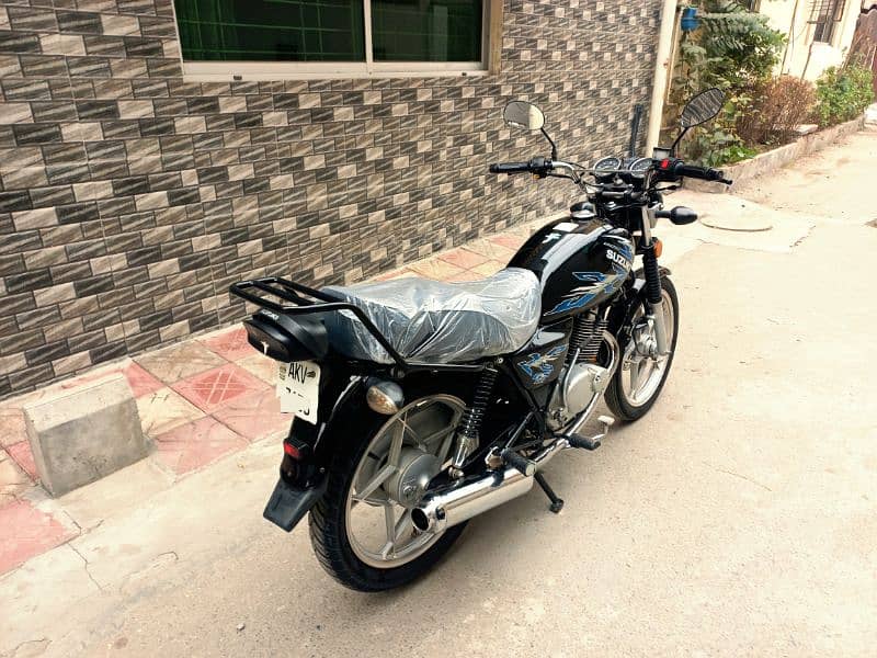 Suzuki GS 150 SE 2022 model 8200 km driven only like new bike 2