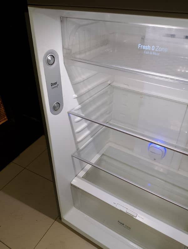 hello I'm selling my LG inverter refrigerator 3