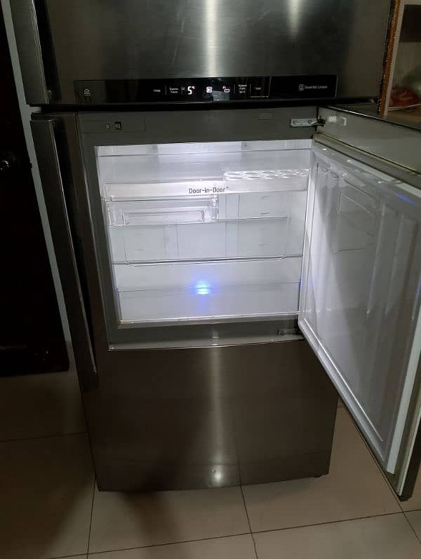 hello I'm selling my LG inverter refrigerator 5