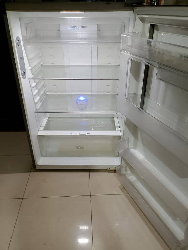 hello I'm selling my LG inverter refrigerator 6