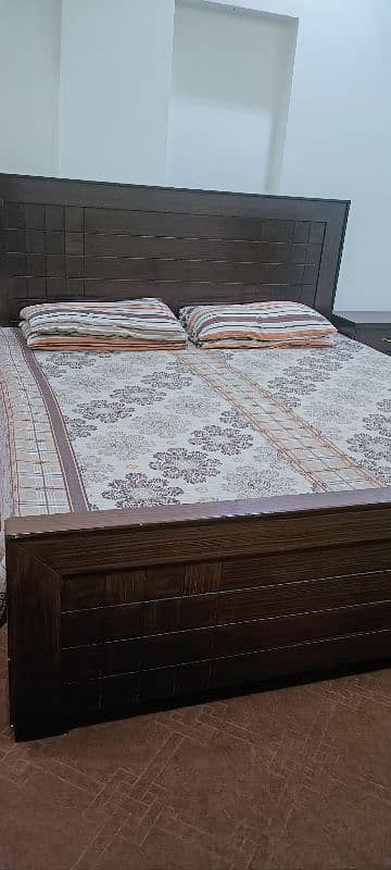 Queen Size Wooden Bed 3