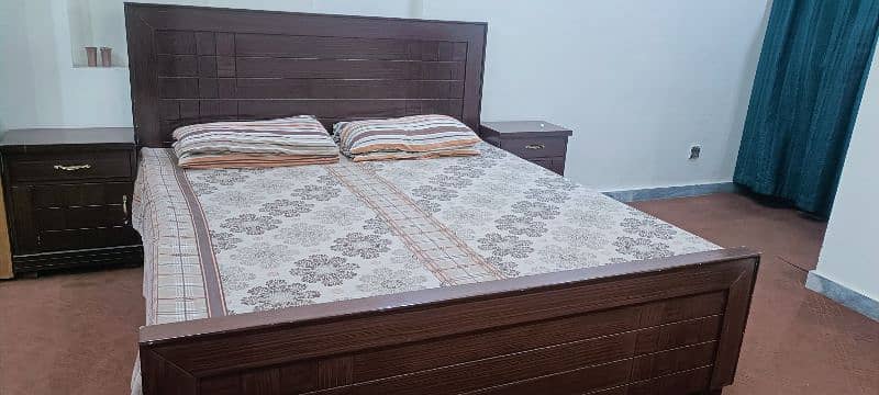 Queen Size Wooden Bed 4