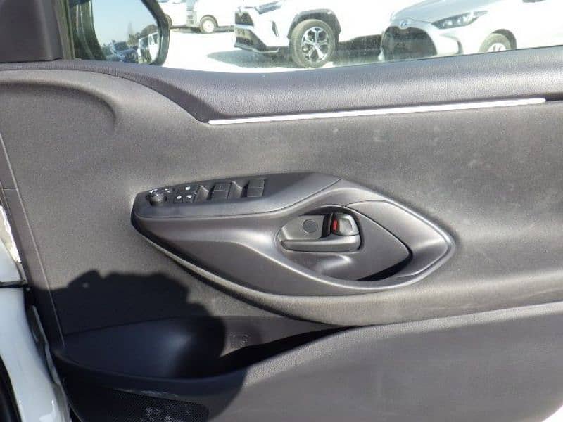 Toyota Yaris X Hatchback 2022 model import 2025 4 Grade auction sheet 11