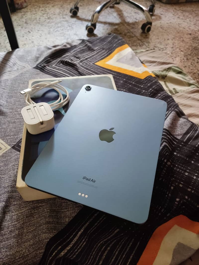 IPad air M1 5th genration with original BOX 0