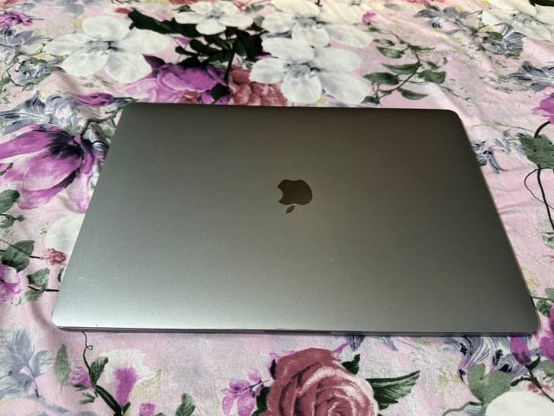 MacBook Pro 2017 core i7 16/250 5