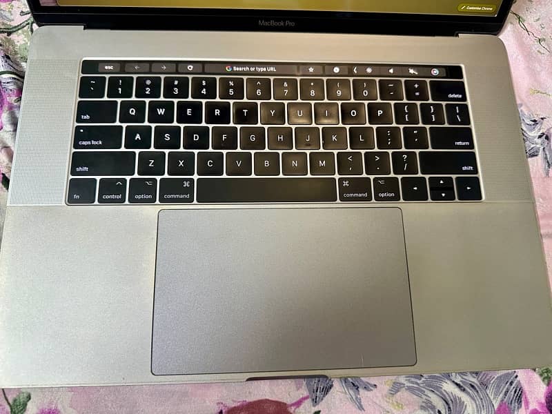 MacBook Pro 2017 core i7 16/250 9