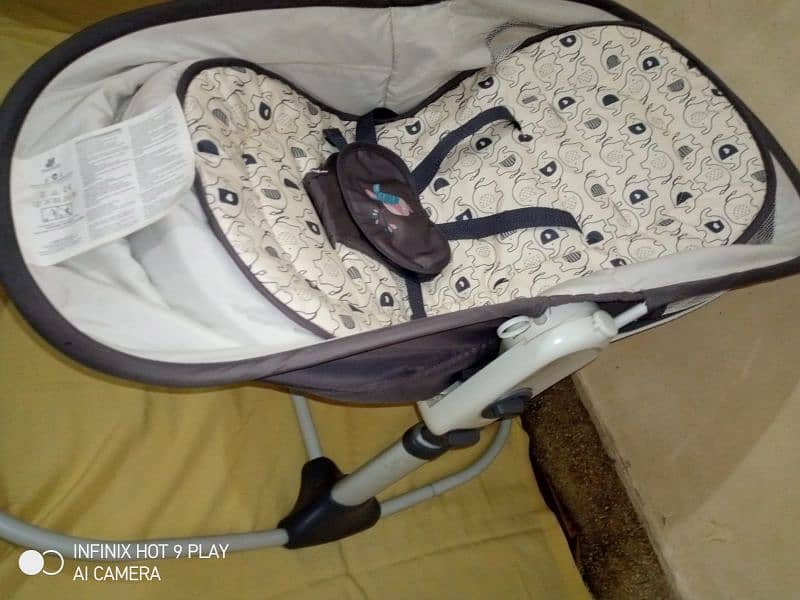 Baby cot in a very good condition 1