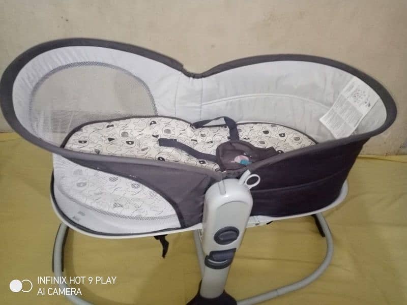 Baby cot in a very good condition 5