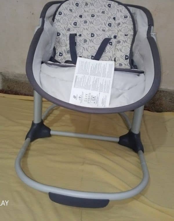 Baby cot in a very good condition 6