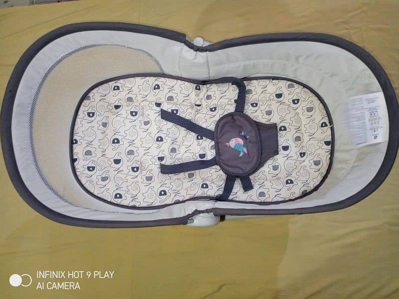 Baby cot in a very good condition 7