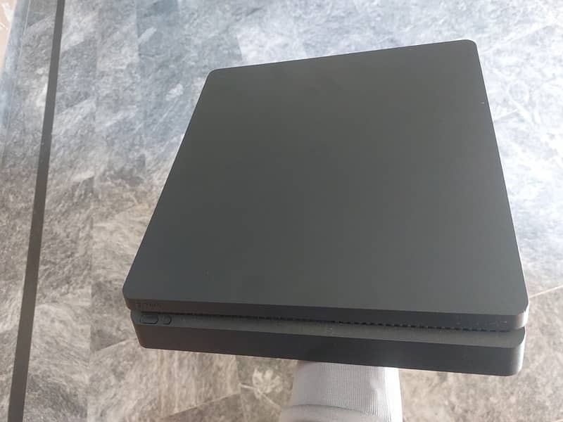 Ps 4 slim 1