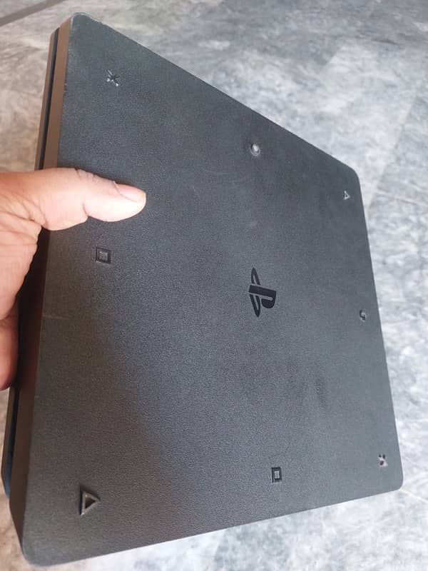 Ps 4 slim 4