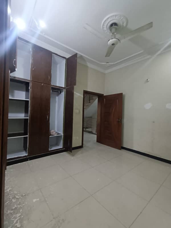 25 X 40 Upper Portion Available For Rent In G13 0