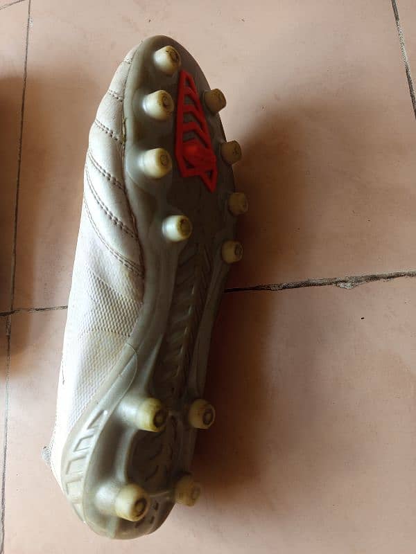 stud (football boots) new condition 1