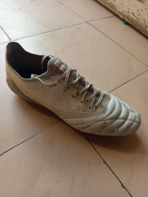 stud (football boots) new condition 3