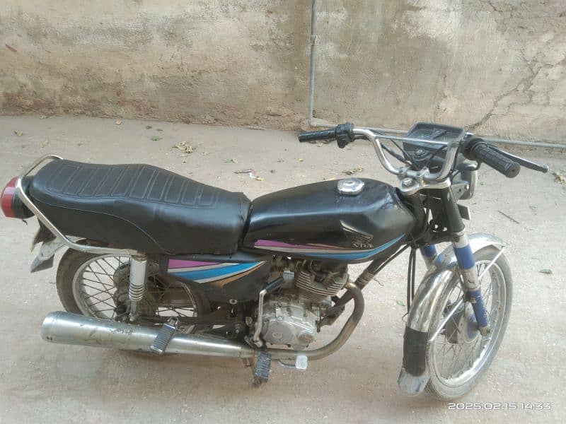 honda 125 2010 model Punjab Sialkot no for sale Whatsapp 03165776834 3