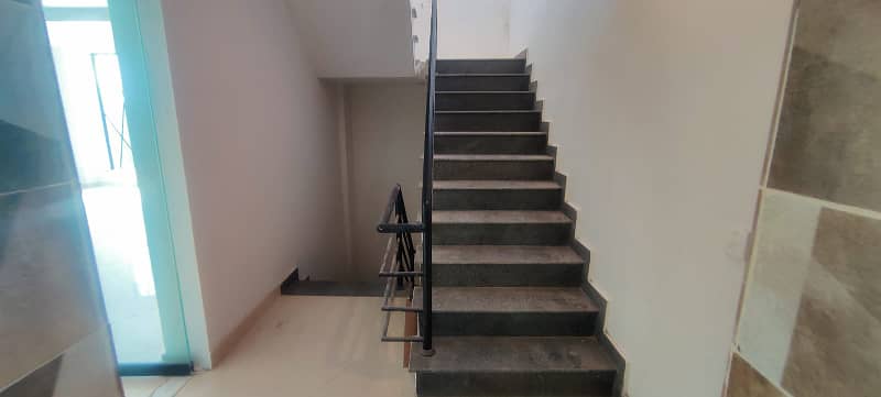 Beautiful Location 1800sqft Floor Available For Rent in DHA  Defence Raya  at a Prime Location 2