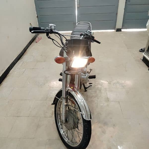 Honda 125 special edition self start remote start 4