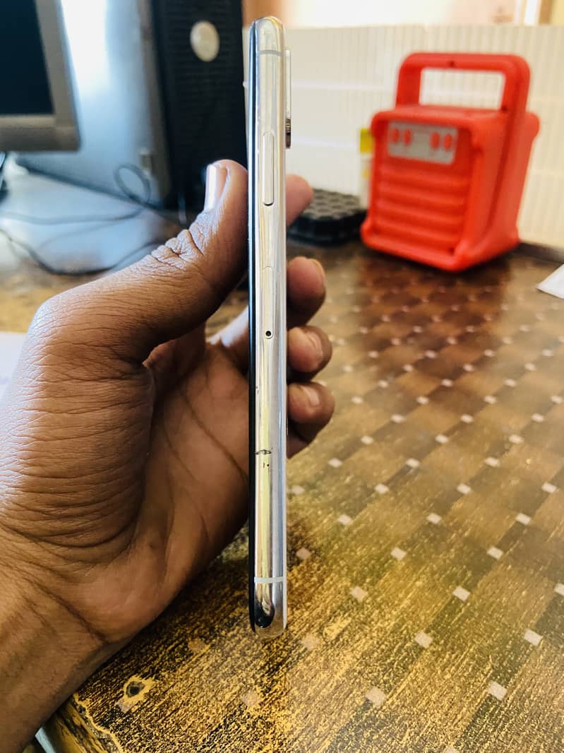 Apple iPhone X 3