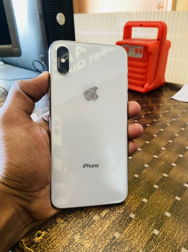 Apple iPhone X 4