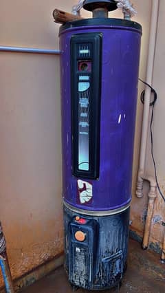 Full Sized Gas Gyser in perfect working Condition