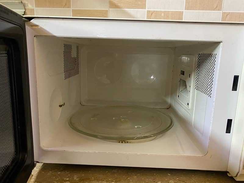 Daewoo Microwave Oven for sale 3