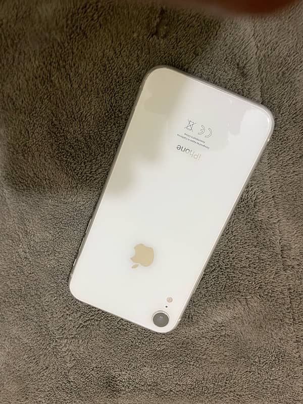 iPhone xr 64 gb 8