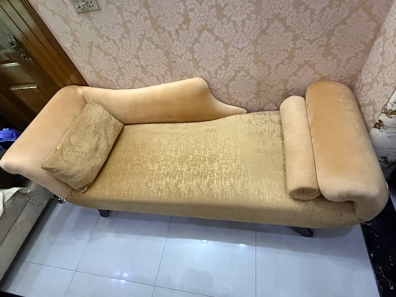 Elegant Golden Couch – Luxurious & Comfortable 1