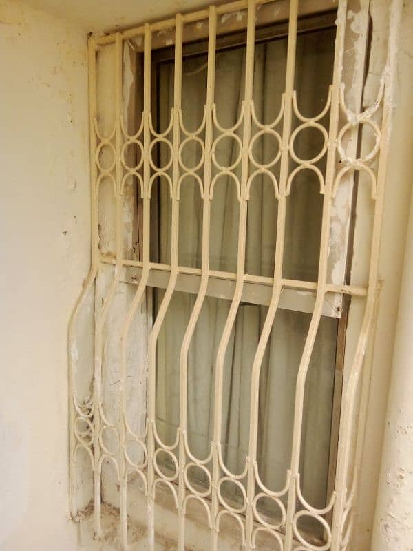 Aluminum window including net for urgent sale 0