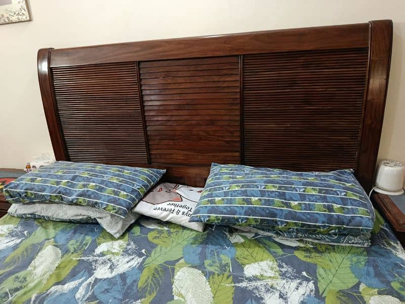 Almost Brand new Bedroom Set, Just 1.5 years used. 1