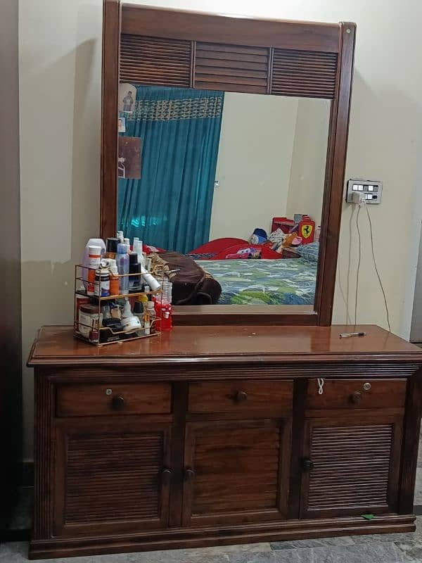 Almost Brand new Bedroom Set, Just 1.5 years used. 6