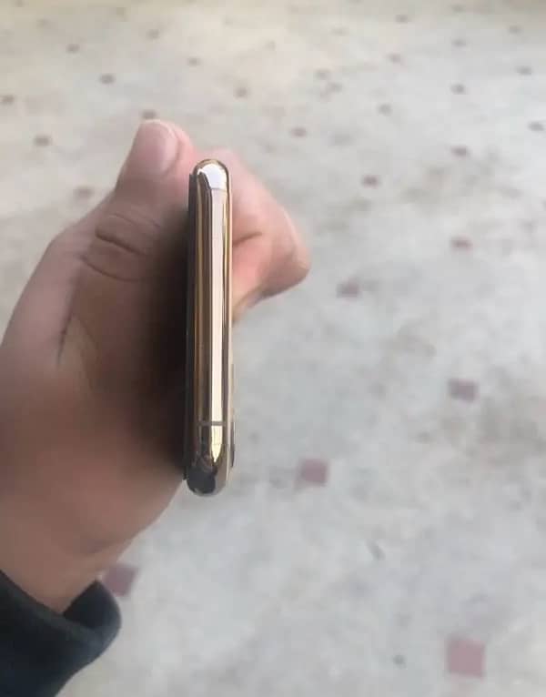 iPhone 11 pro 4