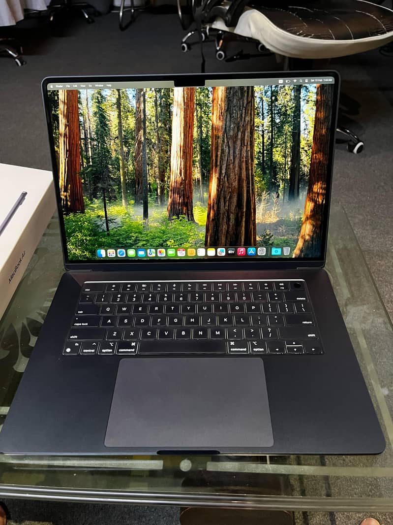 Macbook air m2 8gb ram 256gb ssd model A2941 0