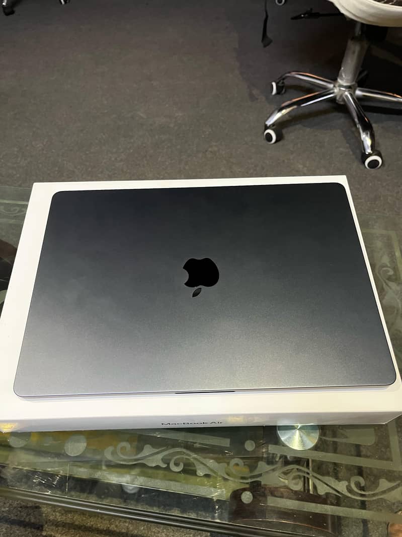 Macbook air m2 8gb ram 256gb ssd model A2941 1