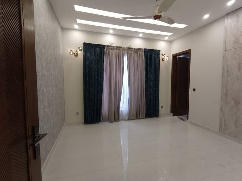 10 Marla Brand New Luxury Upper Portion For Rent In TALHA BLOCK Bahria Town Lahore 14