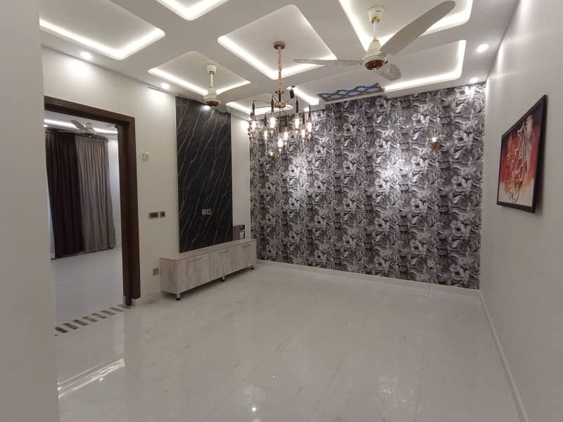 10 Marla Brand New Luxury Upper Portion For Rent In TALHA BLOCK Bahria Town Lahore 20