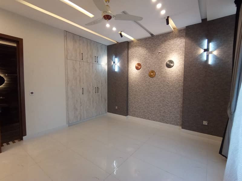 10 Marla Brand New Luxury Upper Portion For Rent In TALHA BLOCK Bahria Town Lahore 24