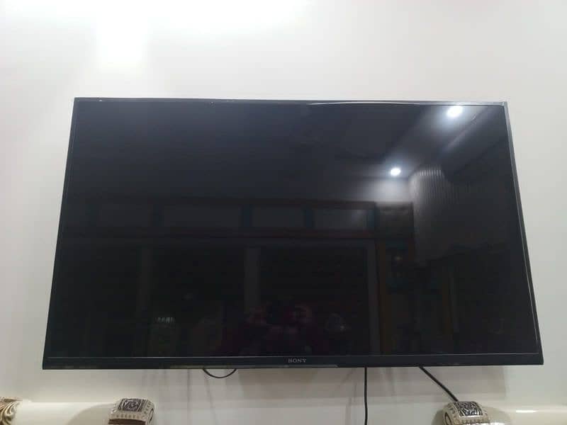 Sony Bravia smart led tv ( KDL-49W660E) 1