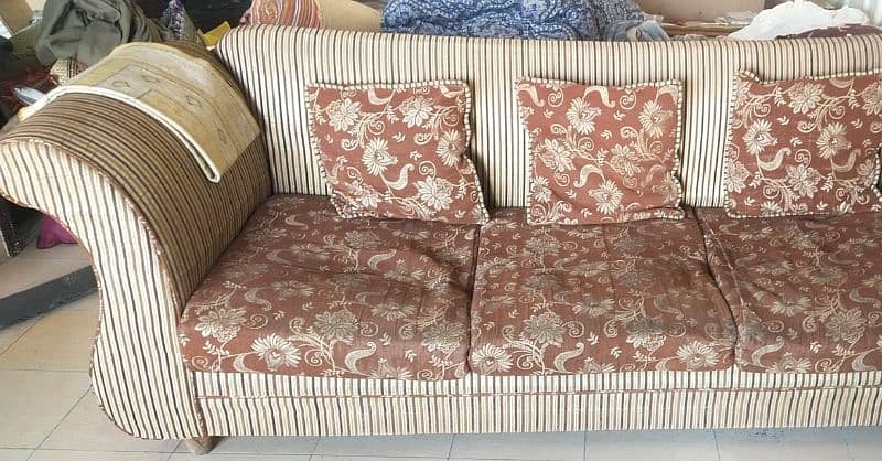 3 Seater plus 2 single sofa set with centre table 3