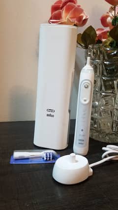 Oral B Braun electric toothbrush Genius 9000