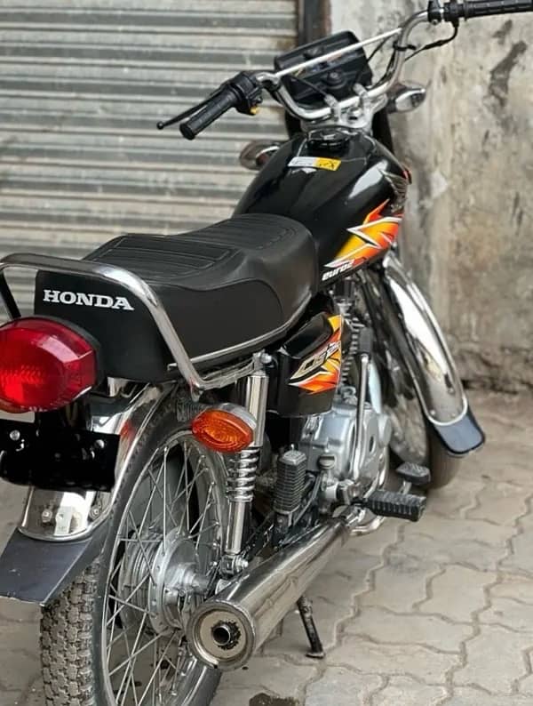 honda 125 Black 0