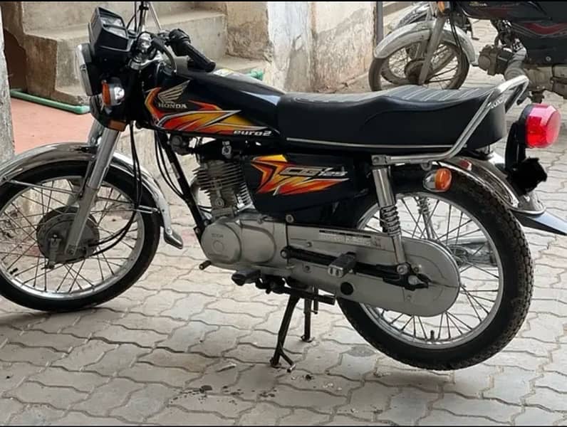 honda 125 Black 1