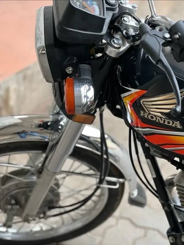 honda 125 Black 7