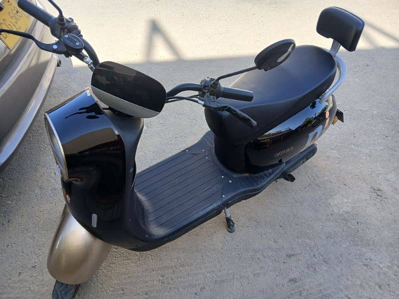 Evee Electric Scooty Nisa for Sale 0