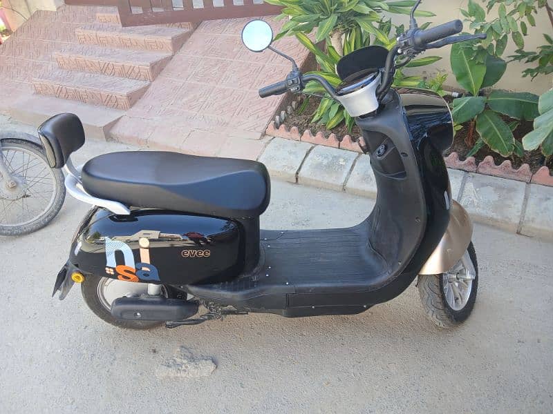 Evee Electric Scooty Nisa for Sale 2