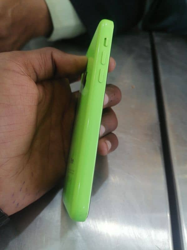 IPhone 5c 10/10 condition all ok bettry timing best hai non PTA 2