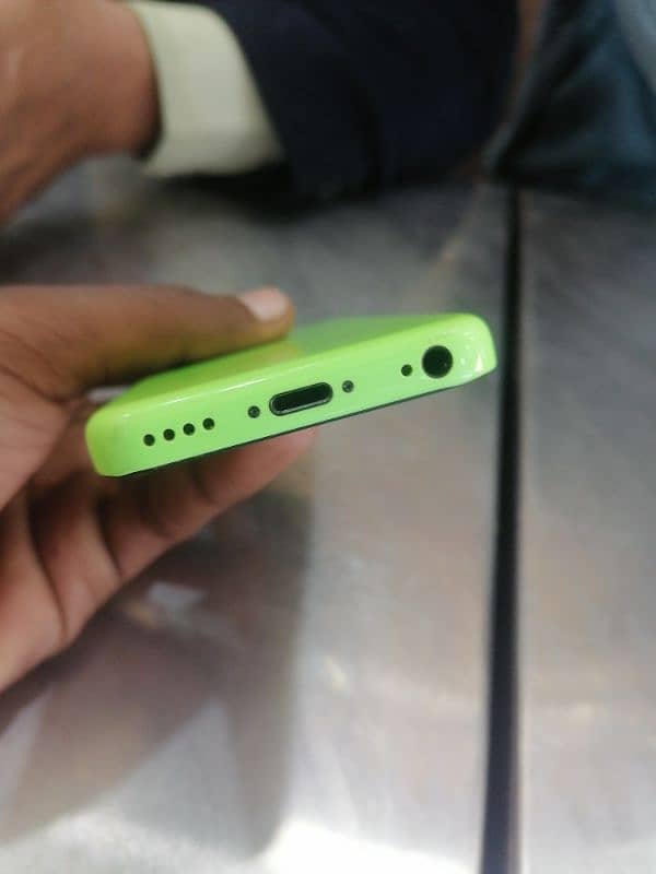 IPhone 5c 10/10 condition all ok bettry timing best hai non PTA 3