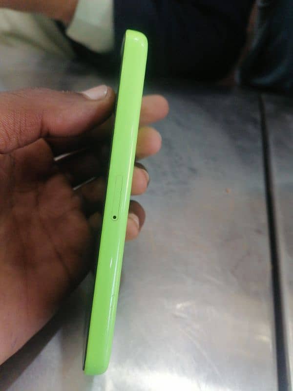 IPhone 5c 10/10 condition all ok bettry timing best hai non PTA 4