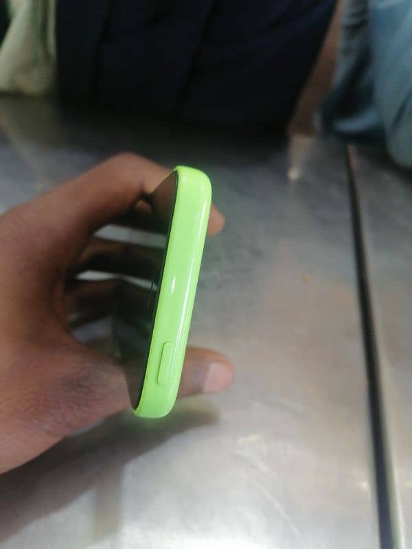 IPhone 5c 10/10 condition all ok bettry timing best hai non PTA 5